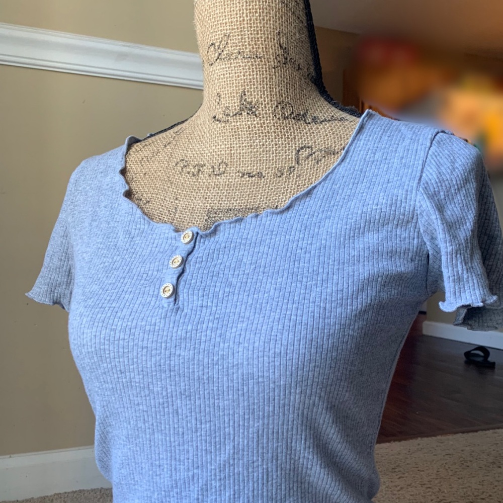 Lettuce edge button up crop top 🤍
